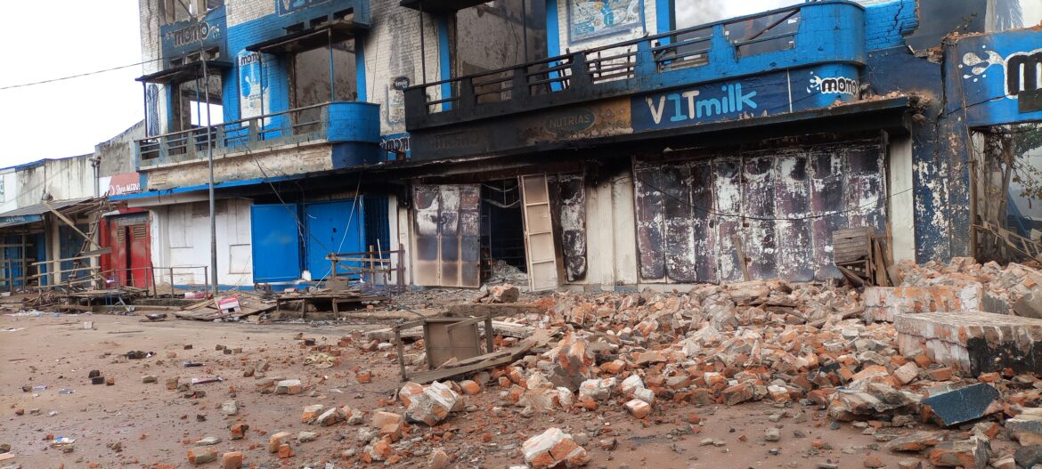 Kisangani : autorités et population assistent impuissament à l’incendie d’un immeuble